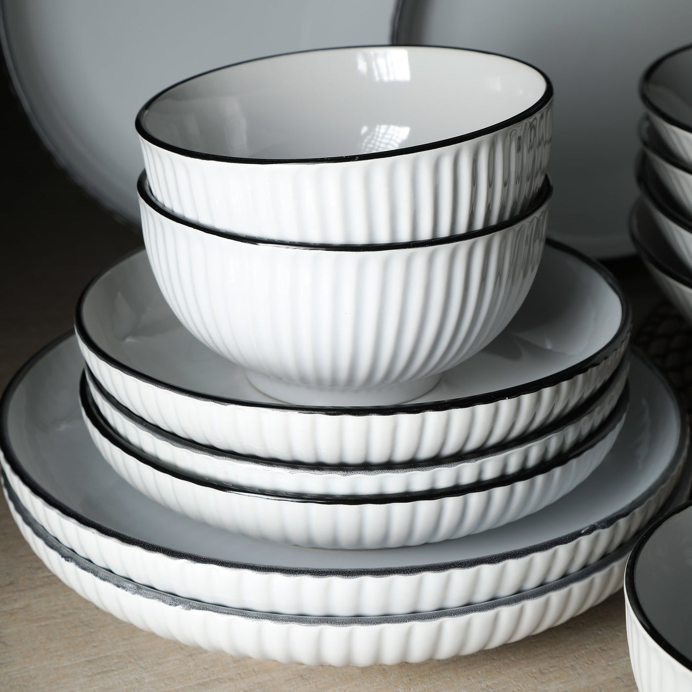 Christian Siriano Lustra Stoneware Dinnerware Set