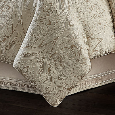 J. Queen New York Trinity Comforter Set
